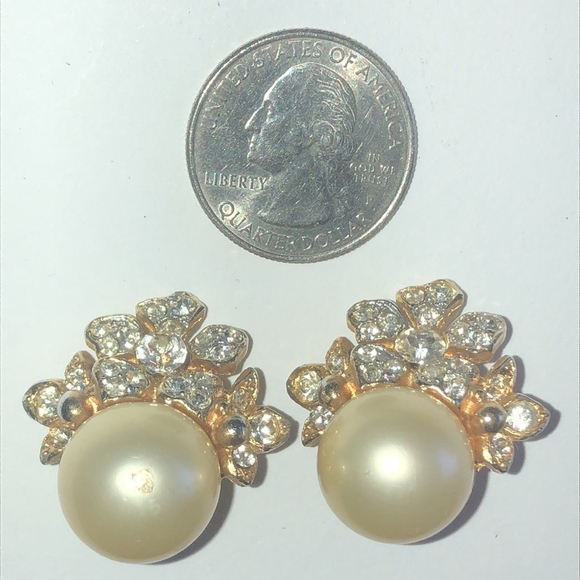 Kenneth Jay Lane KJL Vintage Gold Tone Faux Pearl CZ Rhinestone Clip On Earrings - Picture 5 of 8